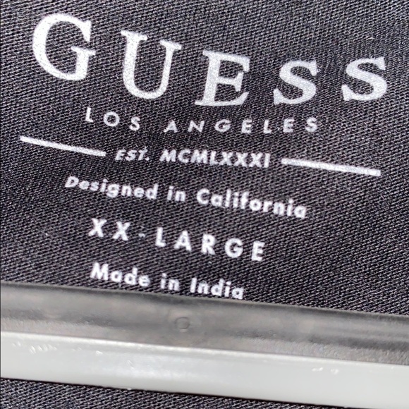 NWOT GUESS Men's Black Graphic T-Shirt - Picture 3 of 3